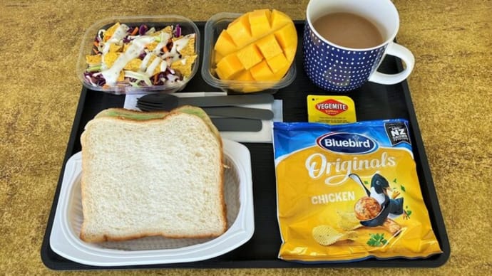 なんちゃって機内食「どこでも機内食_013」アボカドサンドイッチ