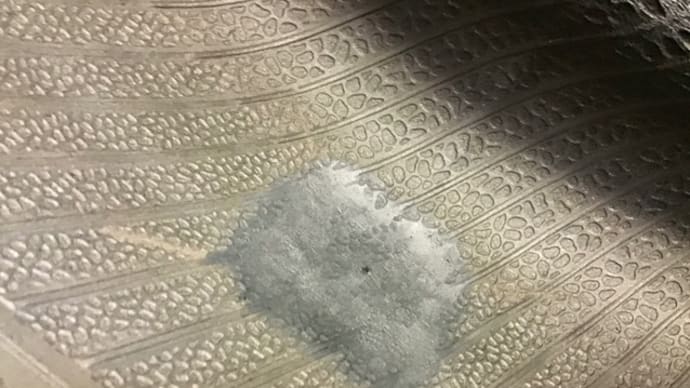 小さな穴は、そのまま小さく