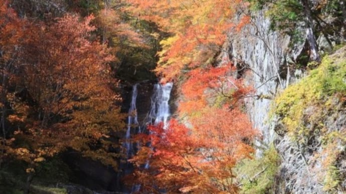 紅葉と唐沢の滝　木曽町