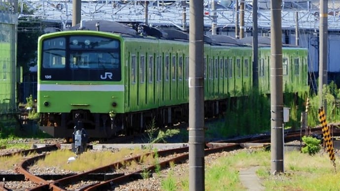 JR西日本201系ウグイス色、森之宮疎開(2022年8月)