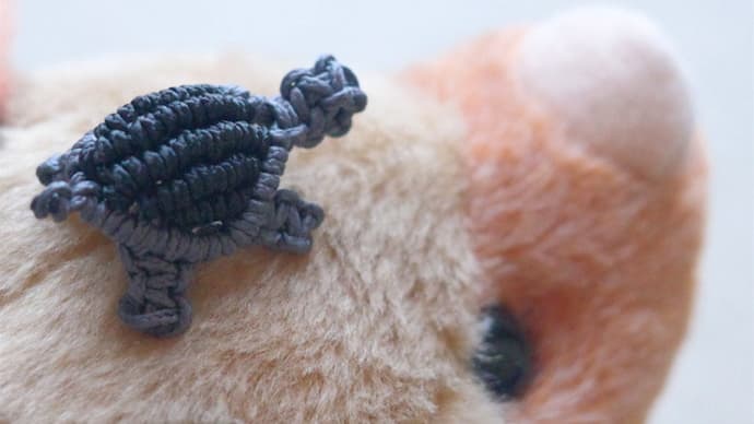 三つ畳みで終わる三つ編みサコッシュショルダー