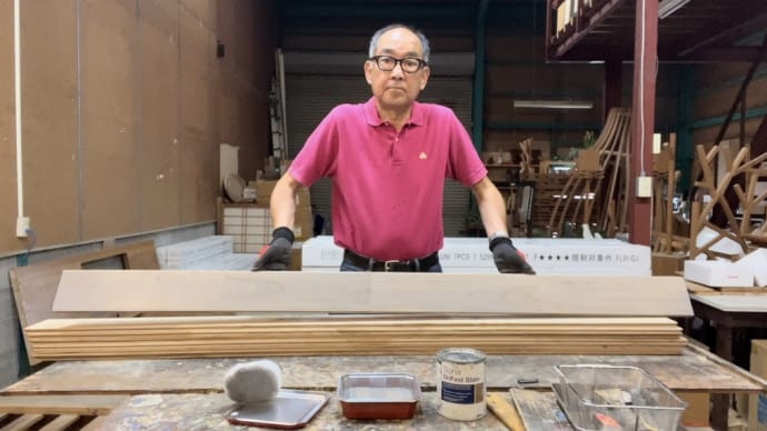 淡いグレー色のくりフローリング/塗装仕上げフローリング