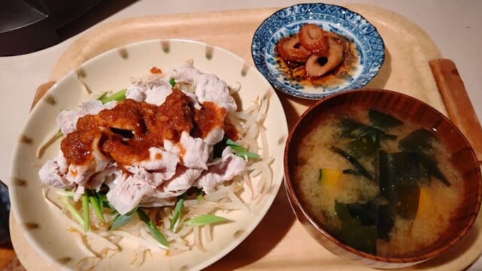 豚肉とモヤシのにんにく胡麻だれ