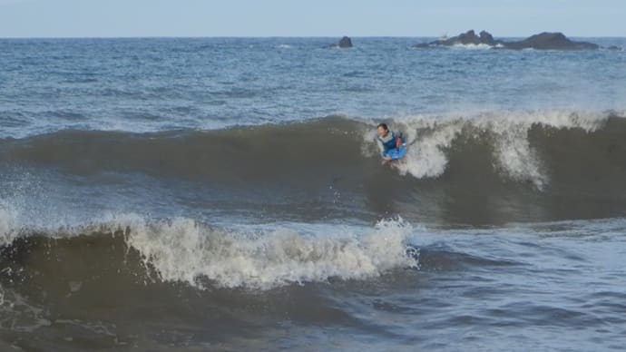爆風のちあれれ?🌊朝の波