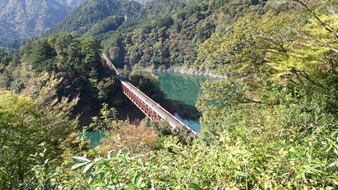 接阻峡ハイキング まずは湖上駅へ