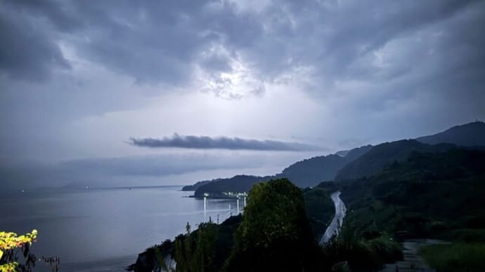 昨日の夜不知火海の景色と佐敷の景色