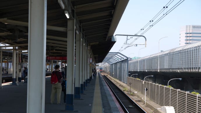 南船橋駅を発着する京葉線下り1033Y 各駅停車海浜幕張行き