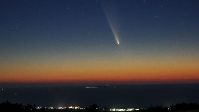 彗星のある風景(にかほ高原から)