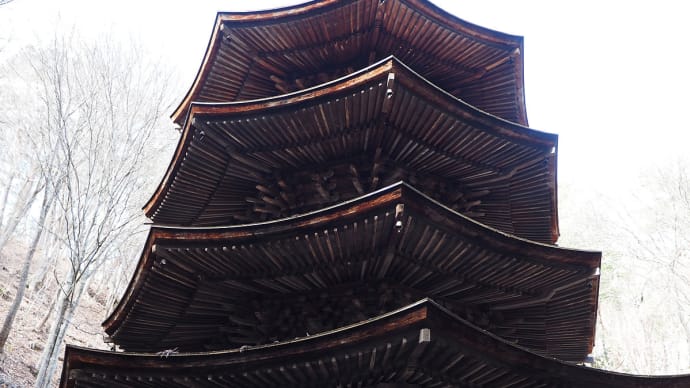別所温泉の安楽寺へ。国宝の八角三重塔に参拝。日野出食堂で馬肉蕎麦。別所駅で北条まどかに邂逅?(妻女山里山通信)