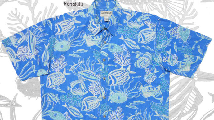 珊瑚とトロピカルフィッシュ柄のアロハシャツ