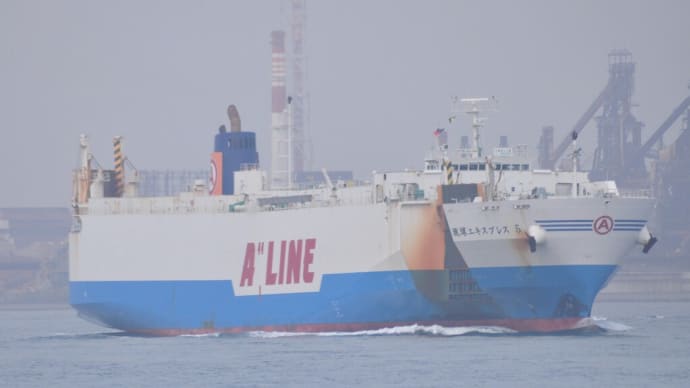 貨物RORO船 琉球エキスプレス5　海峡を航行姿