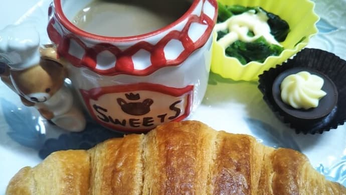冷凍パンを焼いてみました。あと少しで完璧。