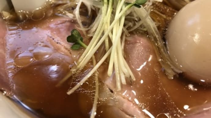 二種類の油のお陰が、スープの味が非常に深い、西新宿「中華そば流川」