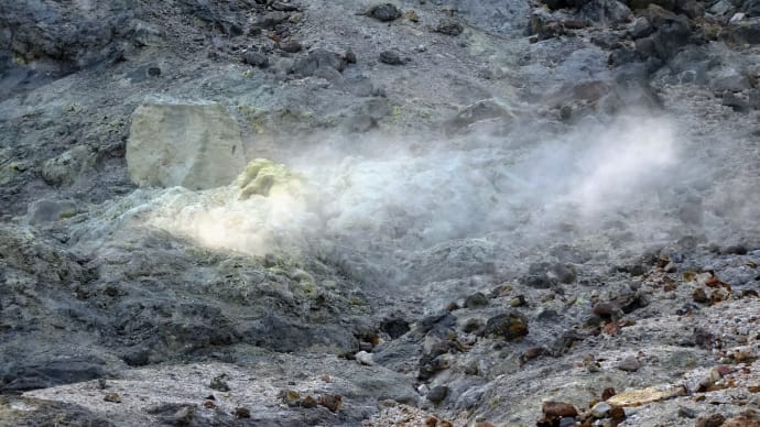 恵山火口②活火山散策