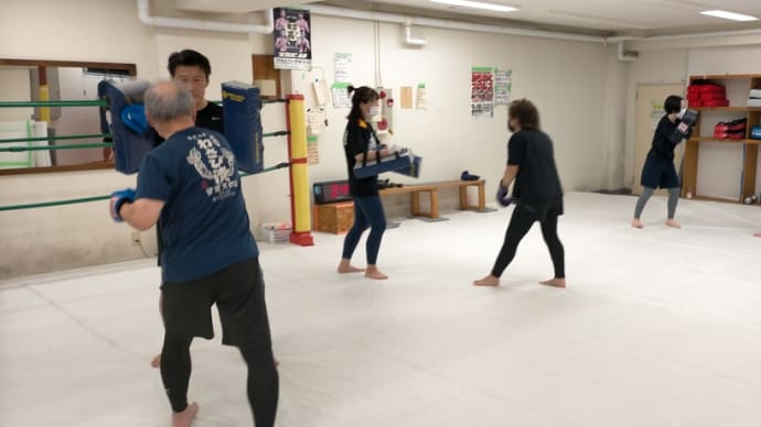 大切な人を瞬時に守れる!…(木)キックボクシング初級クラス19:40〜