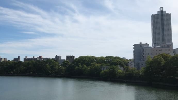 広島市は爽やかな秋空が広がっています・・・京橋川の風が気持ちいいです
