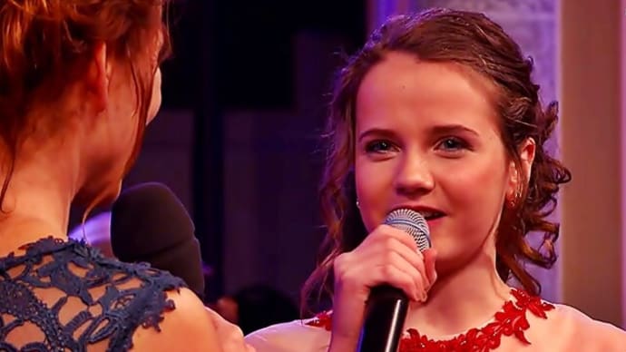 Amira Willighagen - How does a moment last forever