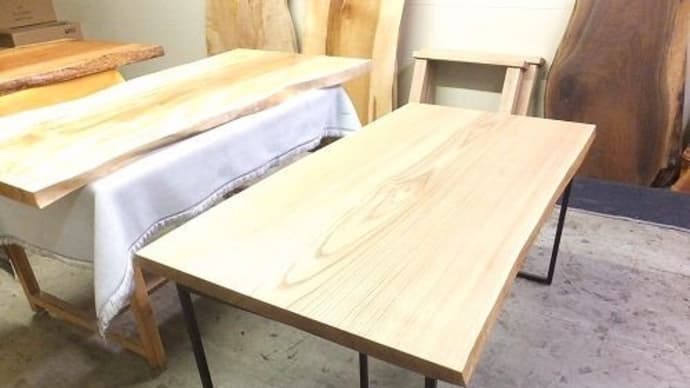1165、【お客様のお宅へお届けの準備】東京、神奈川のお客様のお宅へ。一枚板テーブルのお届けの準備をさせて頂いております。一枚板と木の家具の専門店エムズファニチャーです。