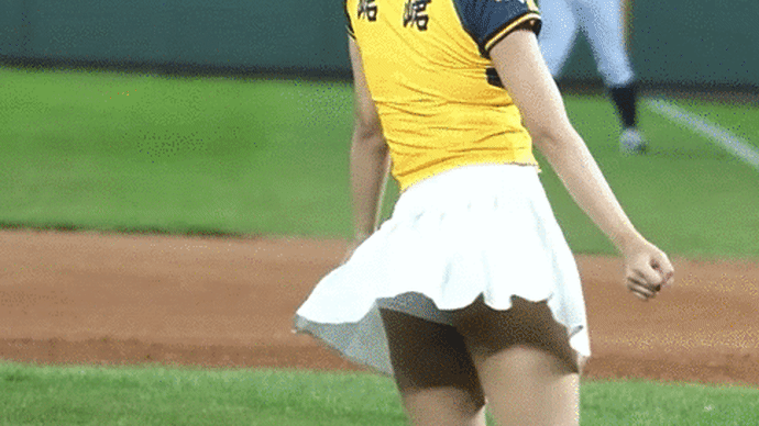 動く峮峮 踊るちゅんちゅん揺れるチュンチュン峮峮gif