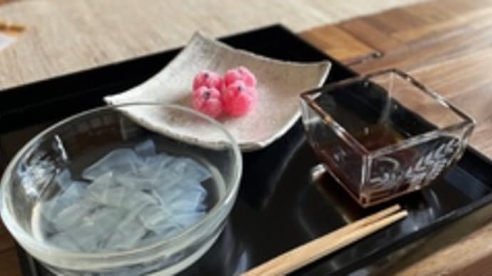 「和菓子〈葛きり〉〈梅の実〉」