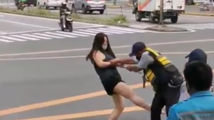 中国人女がマカティで大暴れ