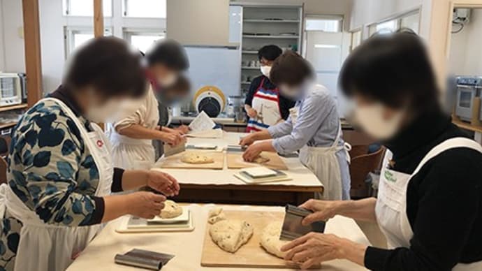 パン教室師範の先生方の授業です。