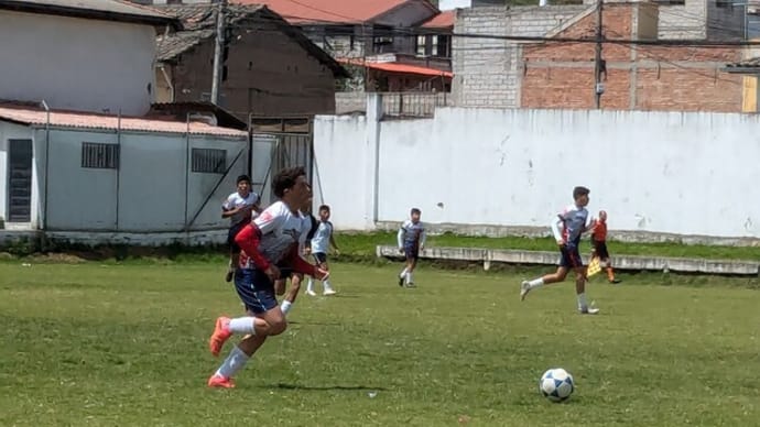 高校生の学校対抗サッカー大会