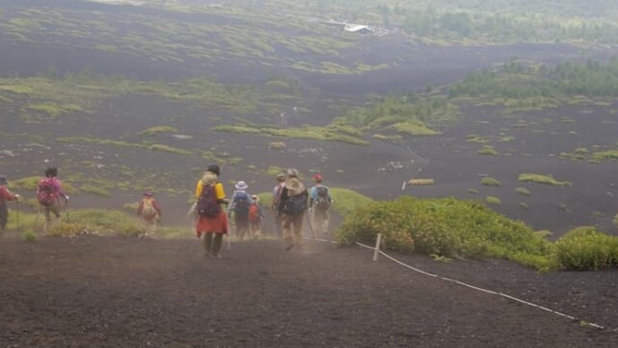 富士山ハイキング 双子山から御殿場口到着