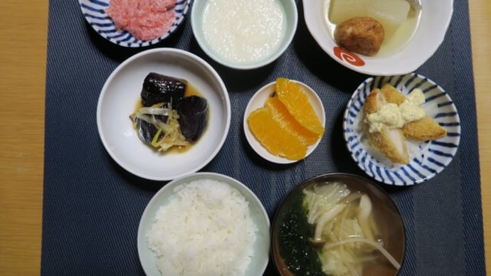 きようから天気好天に、しかし、鉛色の雲が・・・ほんと、何食うべ、