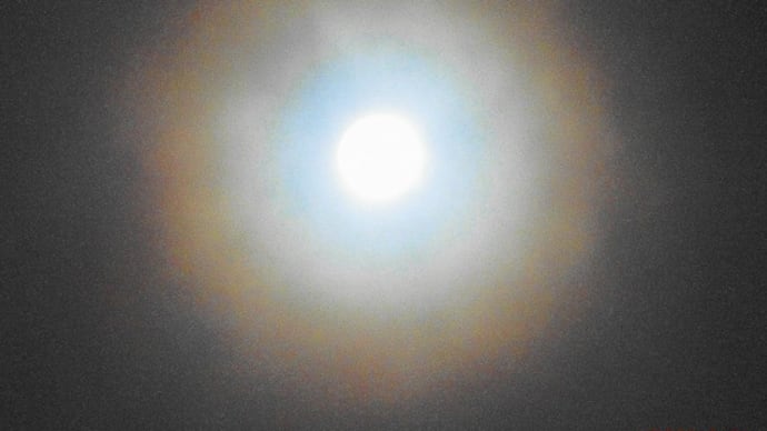 昨夜の「月」には環(輪)が・・そして明日は3.11です。
