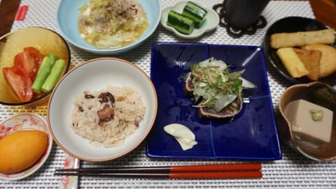 たこめし　と　かつおのたたき　と　豚キャベツ豆腐の鶏ガラしょうゆ
