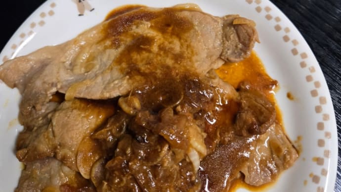 うちのごはん 豚肉しょうが焼き と スナップエンドウ入りサラダ(^.^)