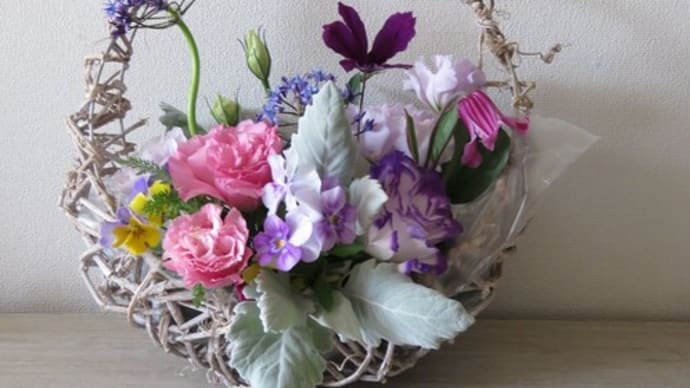 1束200円のお花を使ったフラワーアレンジ