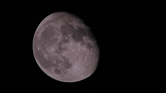 十五夜の三日後の月