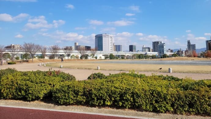 さぁ、ランニングでも、と思ったが無理・・太陽と大地のLASORAでランチ