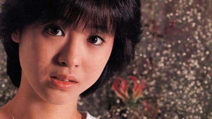 P・R・E・S・E・N・T♡どこかへ皆で♥松田聖子 白いパラソル セーラー服ミニ衣装が眩しい♡ 聖子夏を行くより