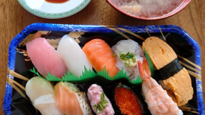 お昼はマインのお寿司を食べました✌(12/26)