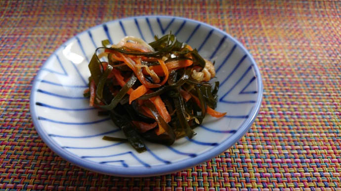 切り昆布とエノキ、油揚げのきんぴら。