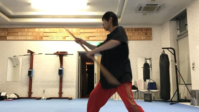 全力疾走でマラソンを走る
