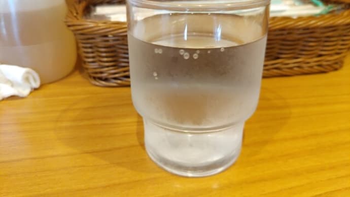 |M2503|水道橋『ぽっぽっ屋本店』に久々のお邪魔。うま辛油めん(全卵のせ・肉増し)の野菜・玉ねぎ・旨み脂・辛味醤多めを酢っ辛味変にしてコク辛うま~い!〔付:店内待ち行列のマナーは・・〕
