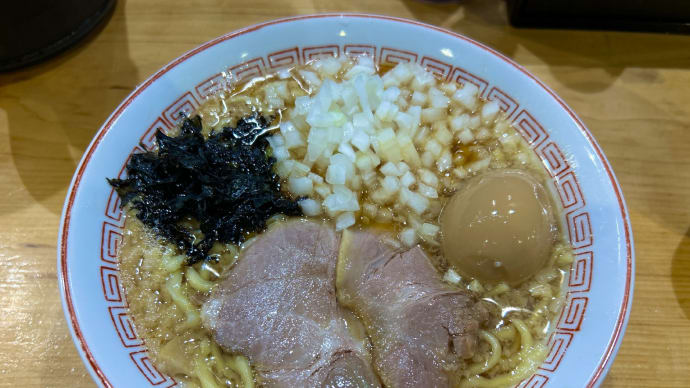 【新橋】 背脂煮干中華そば 和市 新橋本店「味玉 背脂煮干中華そば(1000円)+玉ねぎ(100円)」