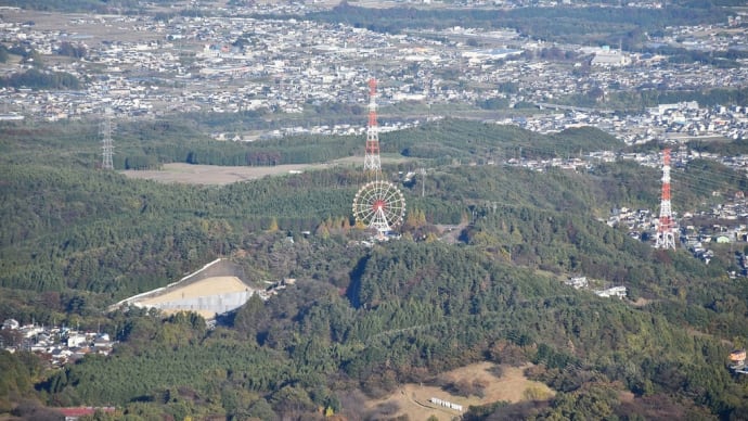 もみじ狩り 群馬県渋川市伊香保町 伊香保温泉(4)上ノ山公園:ミニ展望台から渋川スカイランドパーク