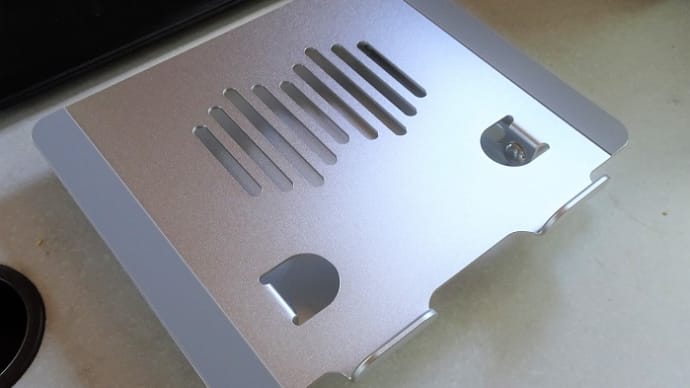 ノートパソコンスタンドを真似して購入