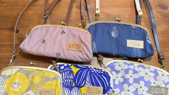 ガマ口長財布入荷