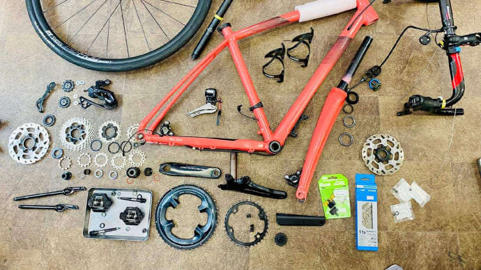 自転車のメンテナンスの見本のような作業