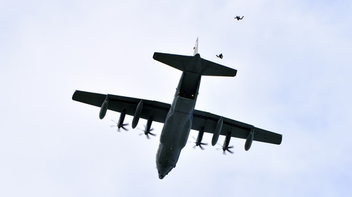 2024三沢基地航空祭(2)米空軍士官学校パラシュート降下#1