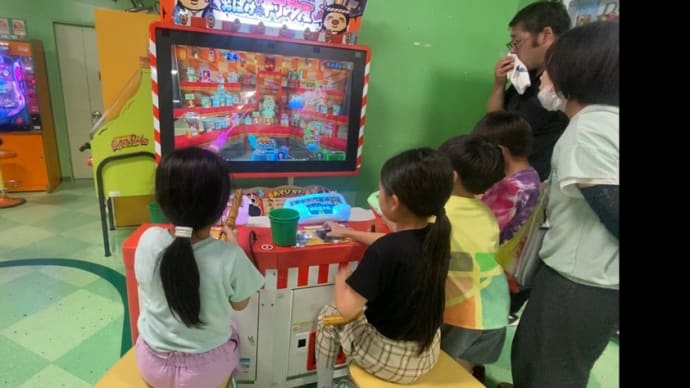まだまだ外で遊ぶのは暑い