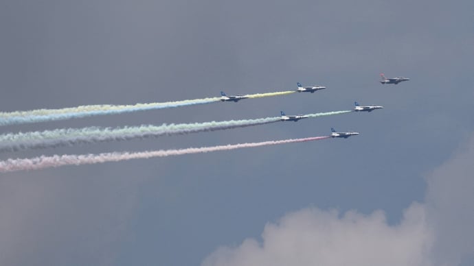 ブルーインパルス、大空に五輪を描く!(追加記事アリ)