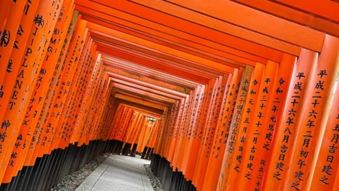 秋の京都、伏見稲荷大社の千本鳥居と東寺・神護寺・嵯峨野の紅葉