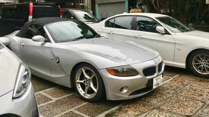 窓、車、お墓